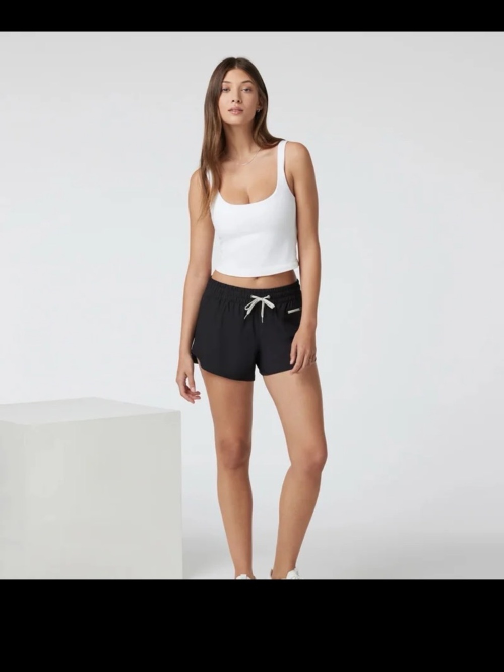 Vuori Clementine 2.0 Short 4" in Black 
size Medium - Picture 2 of 12